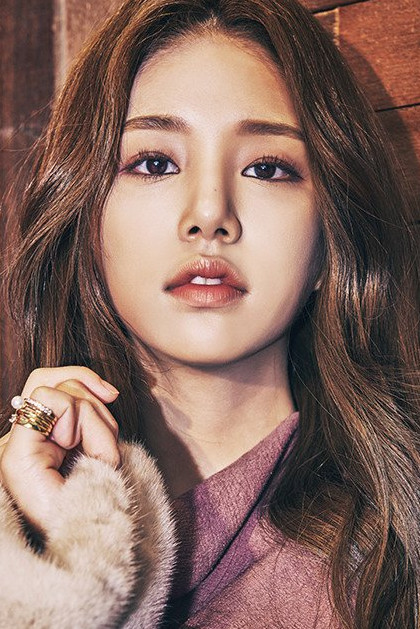 Ahn Sol-bin backdrop