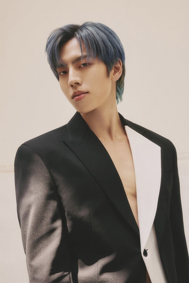 Jang Dong-woo backdrop