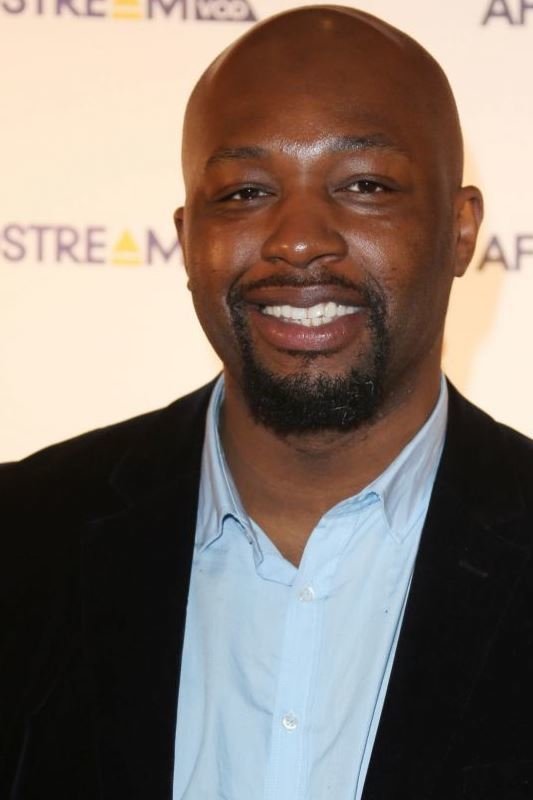 Hervé Babadi backdrop