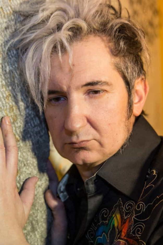 Paulo Bragança backdrop