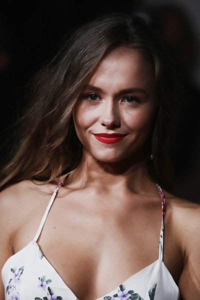 Lou Luttiau backdrop