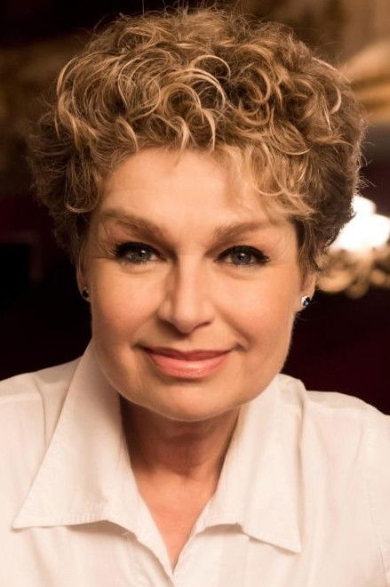 Alexise Yerna backdrop