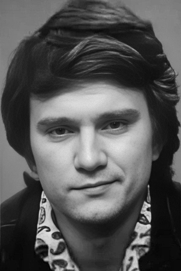 Aleksandr Khotchenkov backdrop