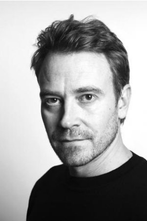 Daniel Dencik backdrop