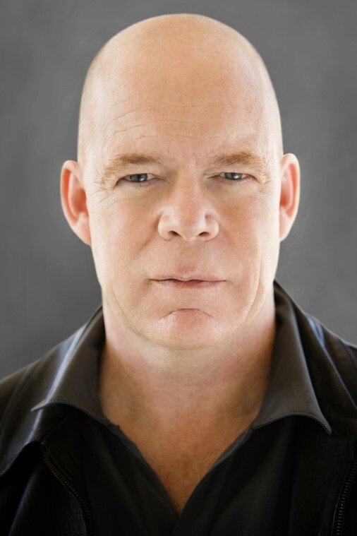 Thomas Mills backdrop