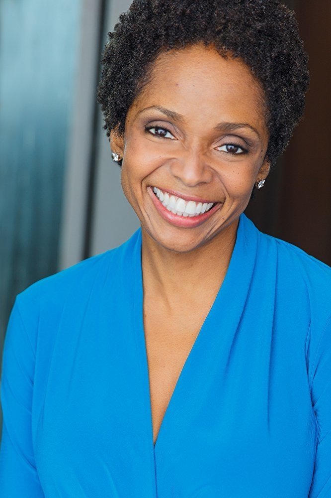 Kelly Owens backdrop