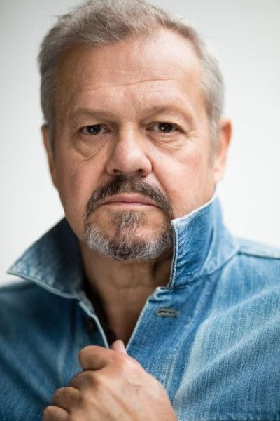 Charley Pasteleurs backdrop