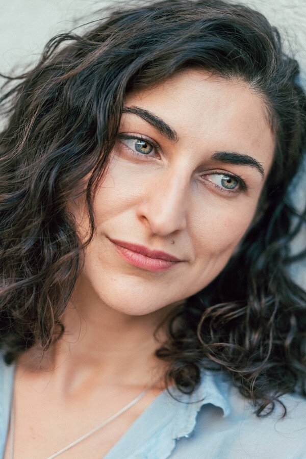 Sachli Gholamalizad backdrop