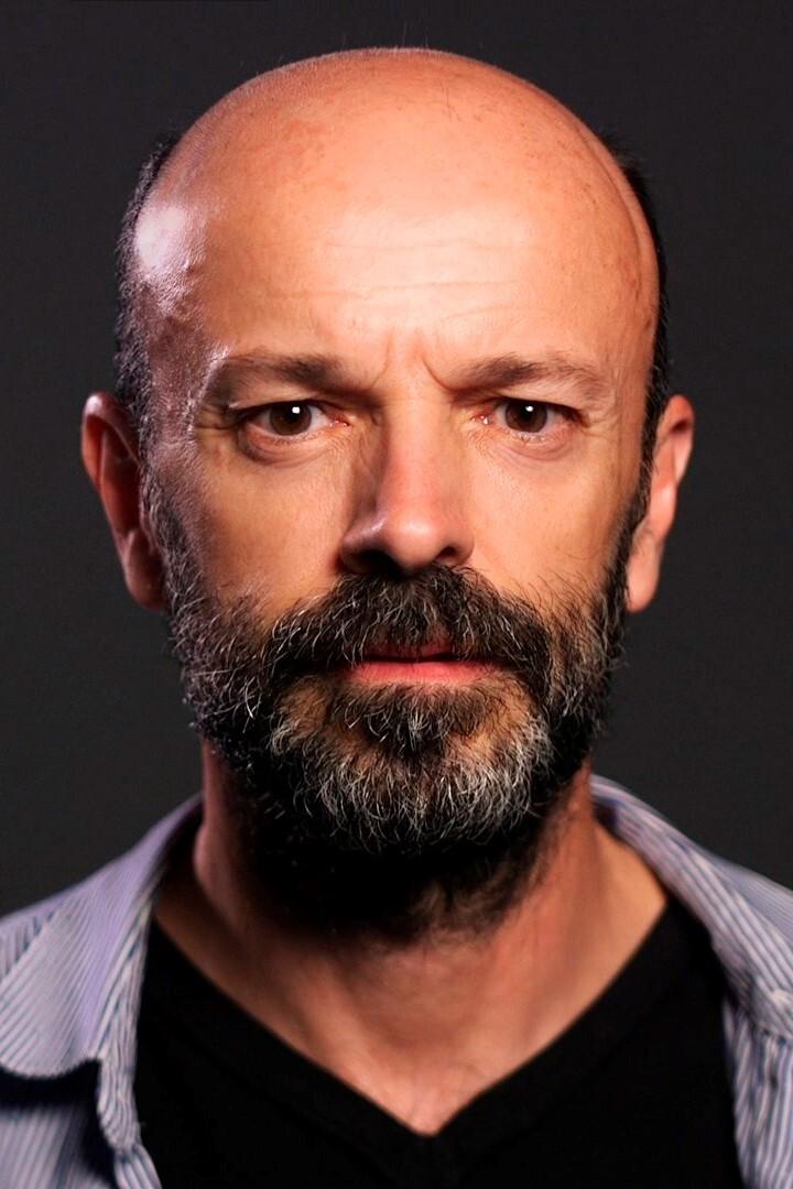 Manu Hernández backdrop