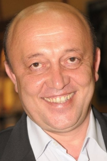 Nejmi Aykar backdrop