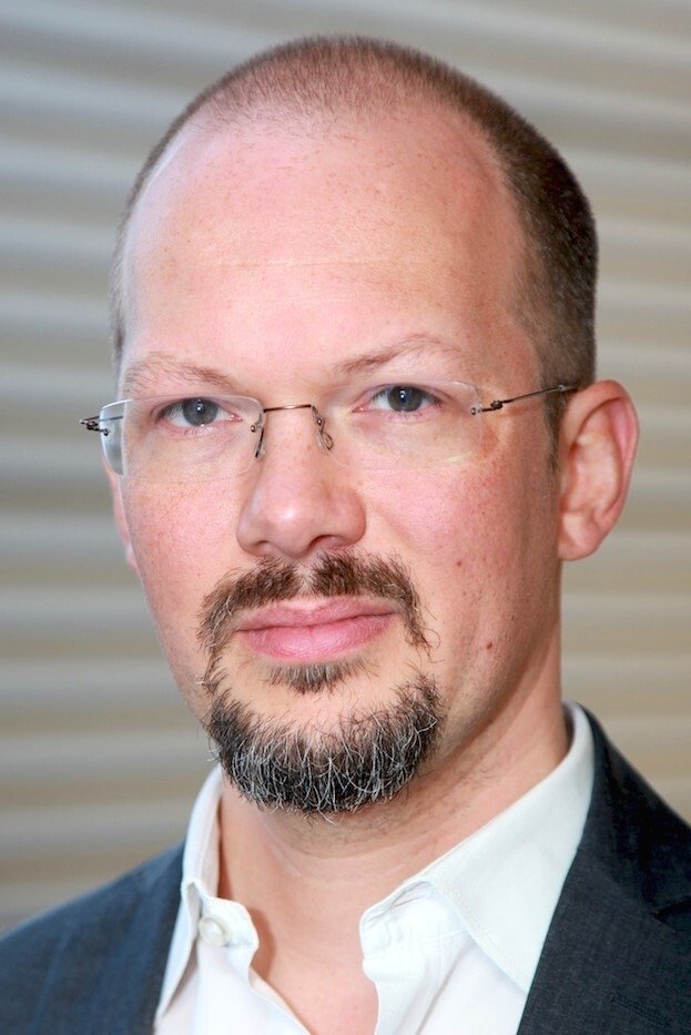 Tom Harberd backdrop