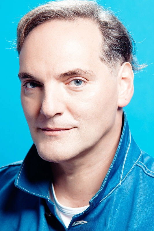 Miguel Ângelo backdrop