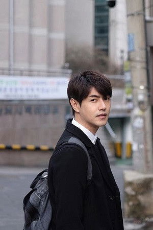 Kanist Piyapaphakornkoon backdrop