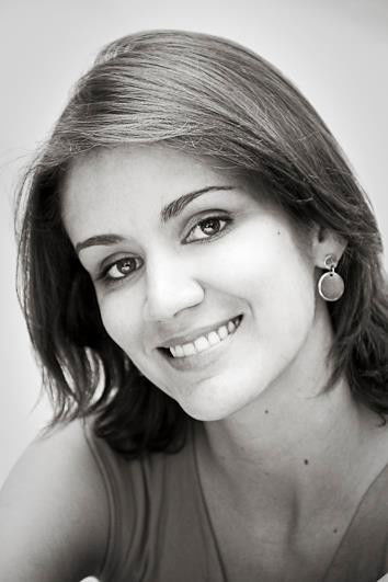 Mariza Junqueira backdrop