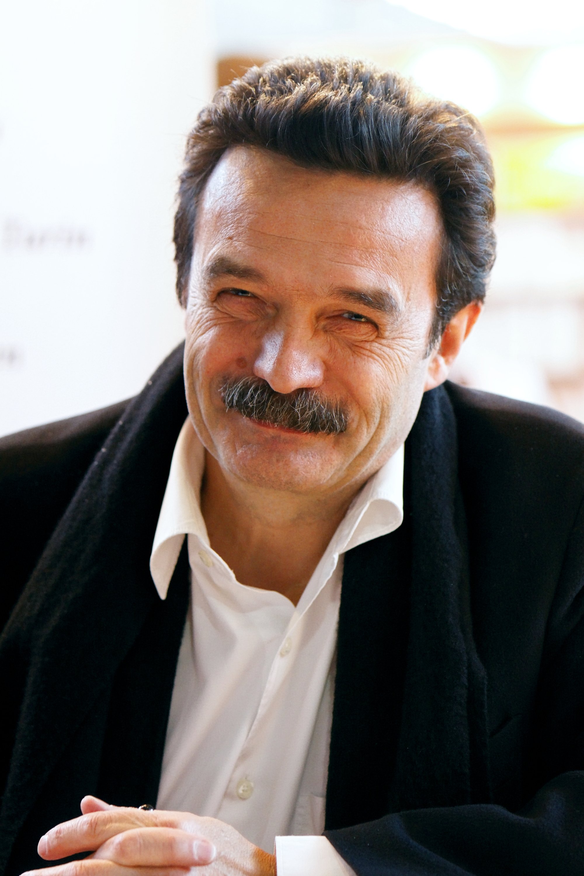 Edwy Plenel backdrop