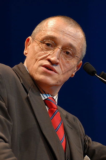 Paul-Marie Coûteaux backdrop