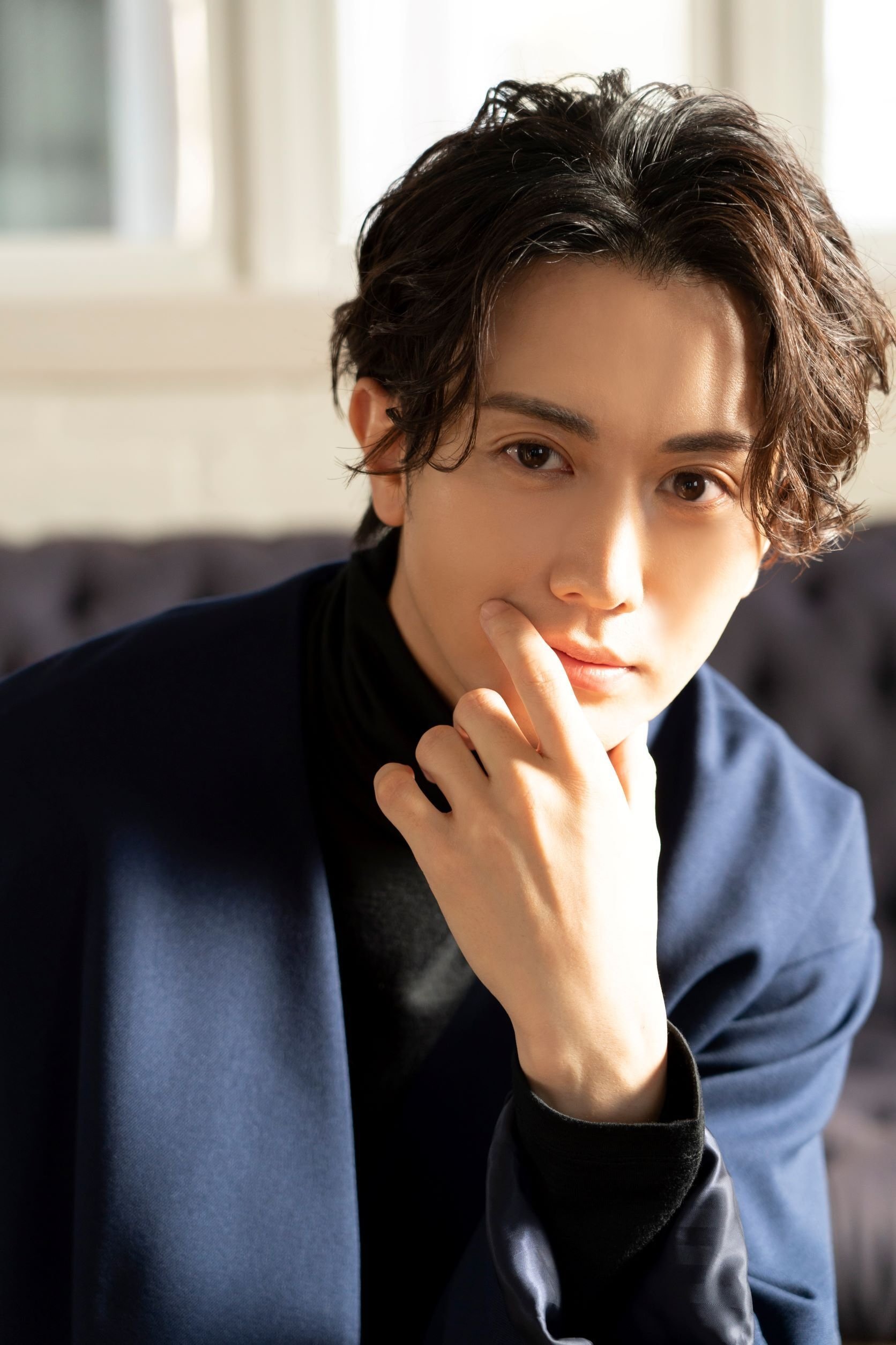 Motohiro Ota backdrop