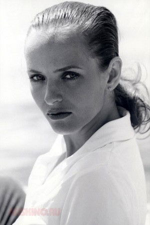 Oksana Fomichyova backdrop