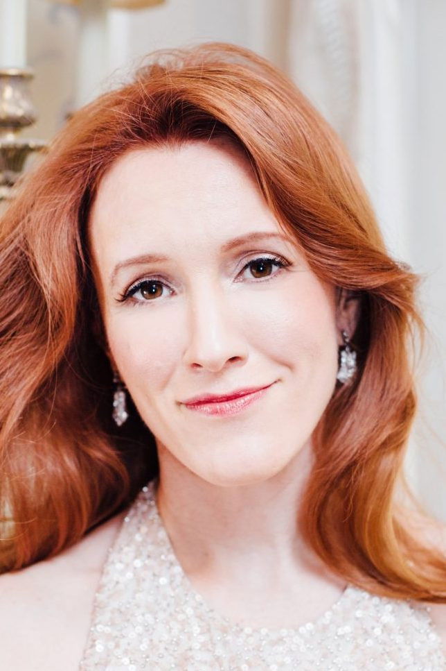 Sara Jakubiak backdrop