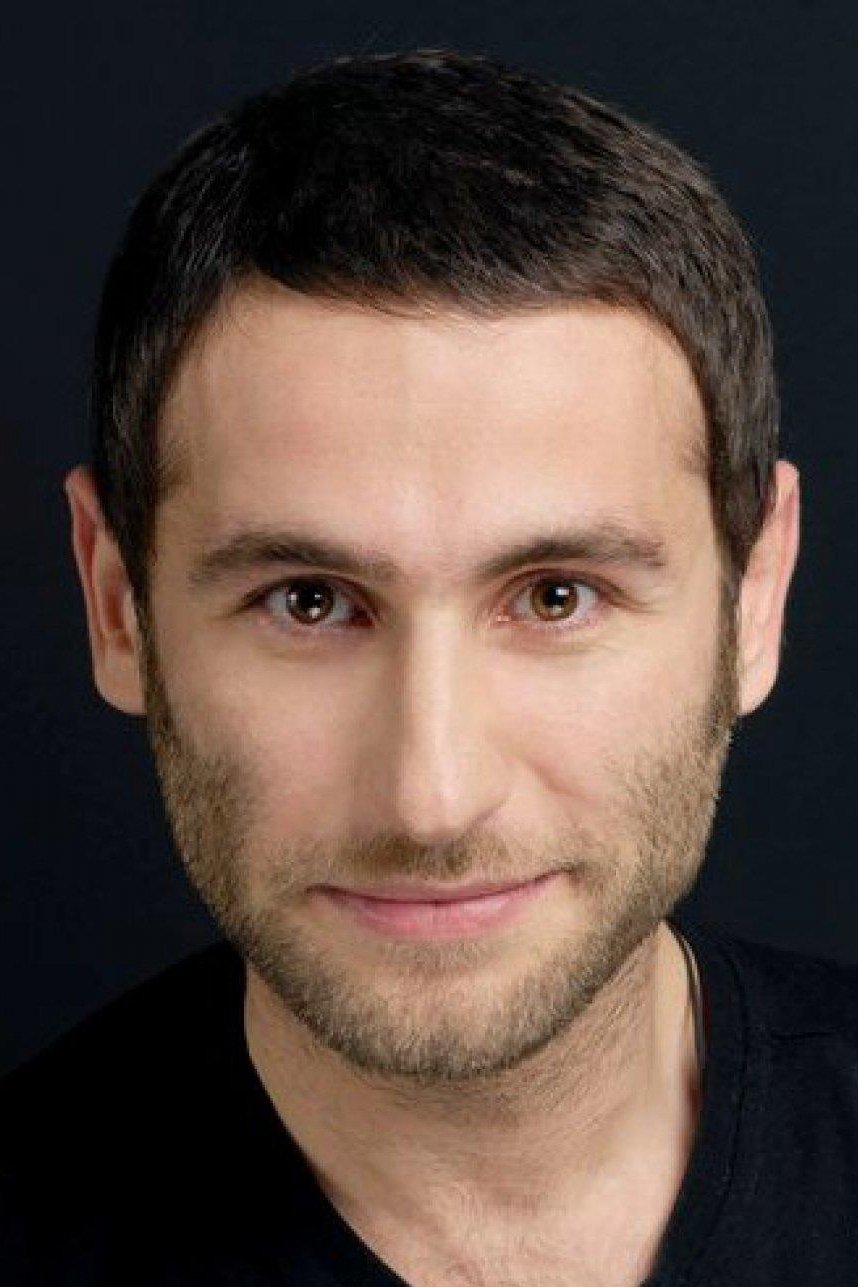 Ali Nuri Türkoğlu backdrop