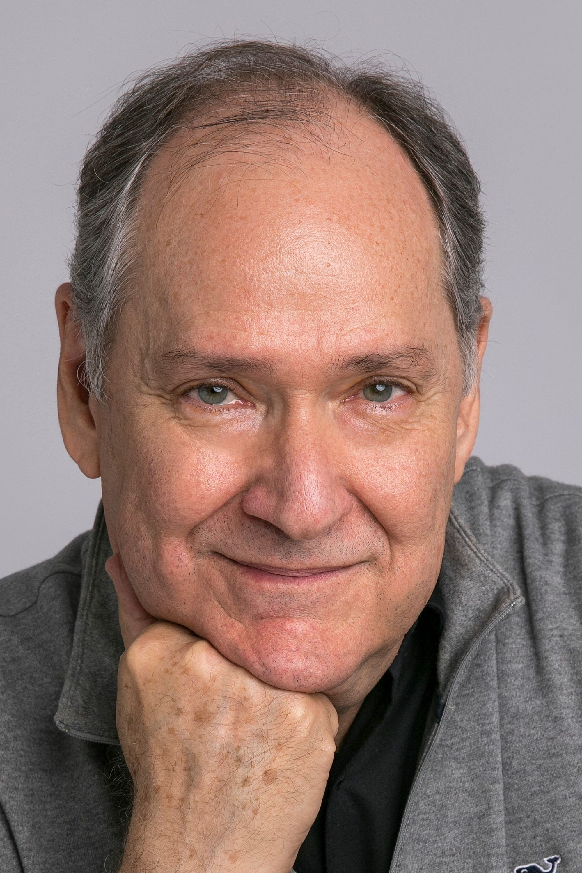 Leo Wiznitzer backdrop