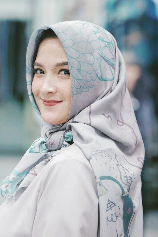 Andhara Early backdrop