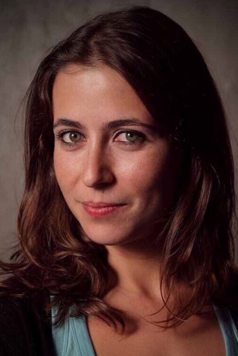 Alice Medeiros backdrop