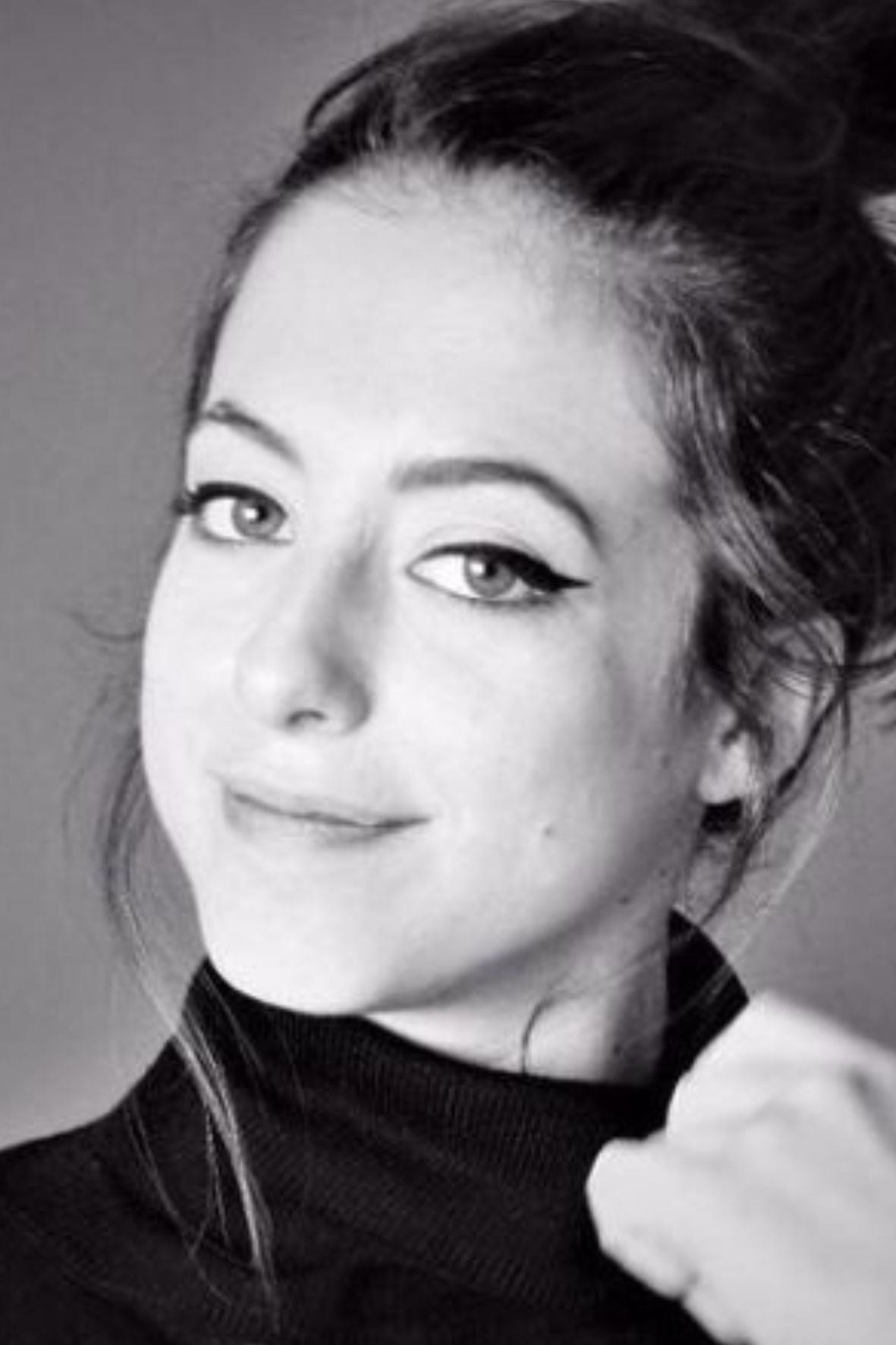 Nathalia Nunes backdrop