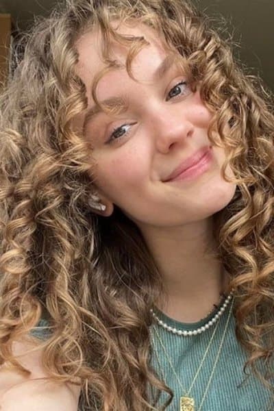 Iris Mealor Olsen backdrop