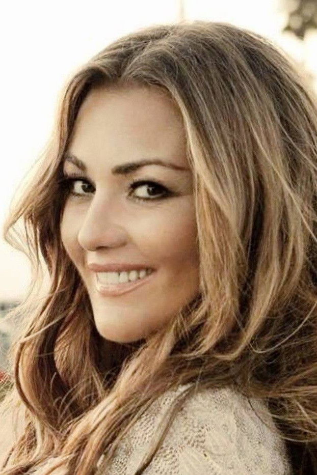 Amaia Montero backdrop