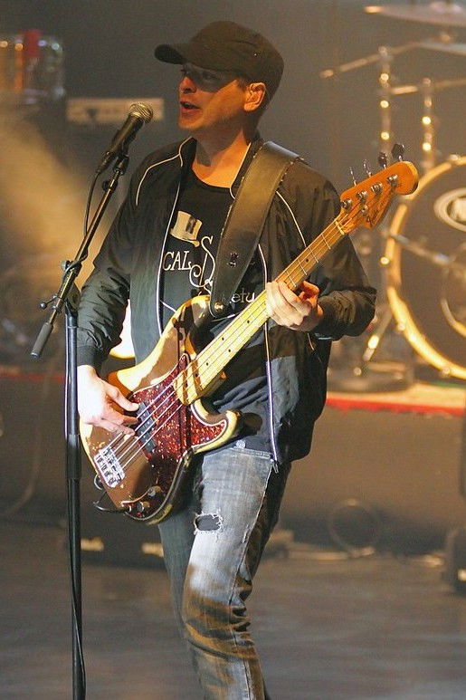 Alvaro Fuentes backdrop