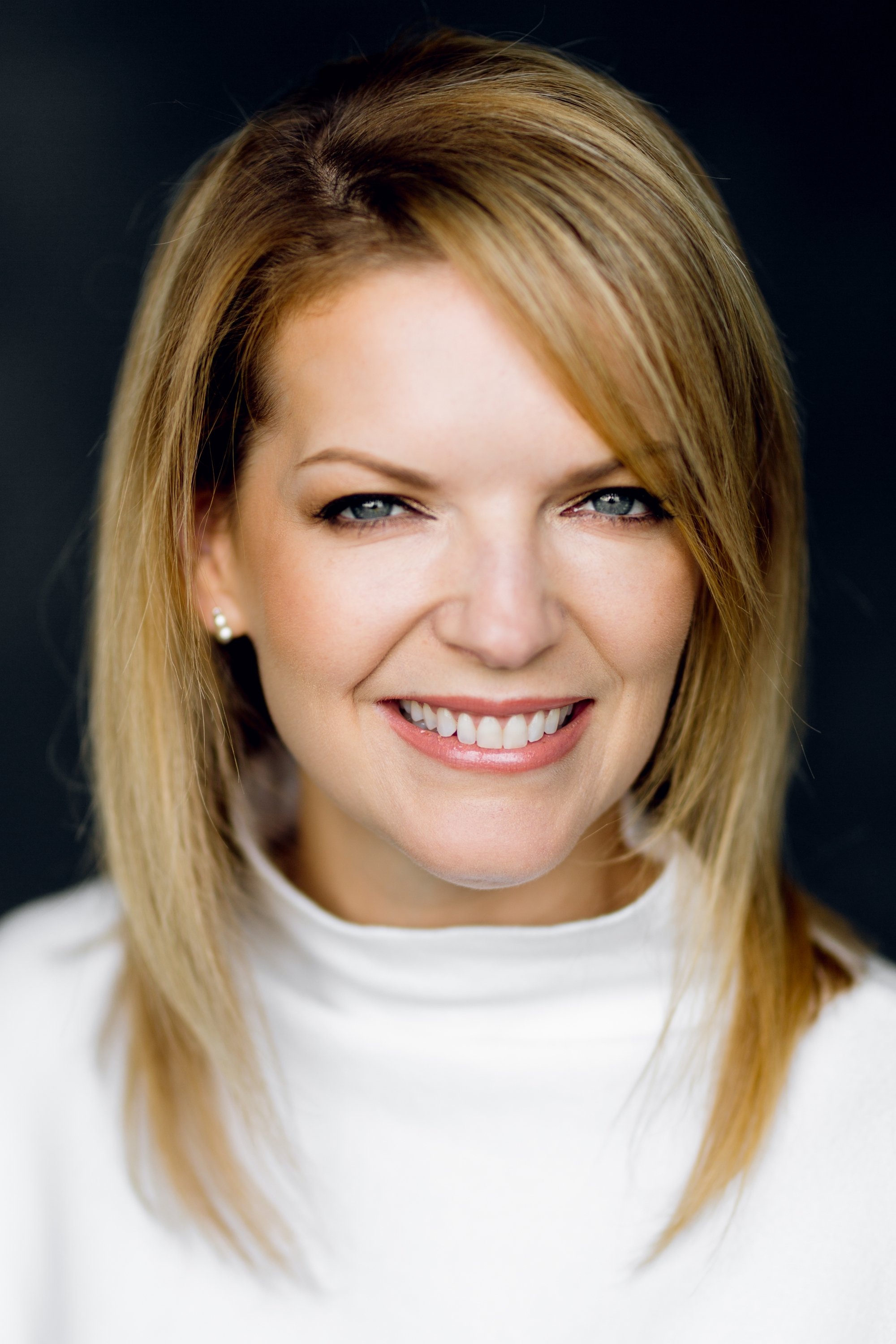 Tanya Lapointe backdrop