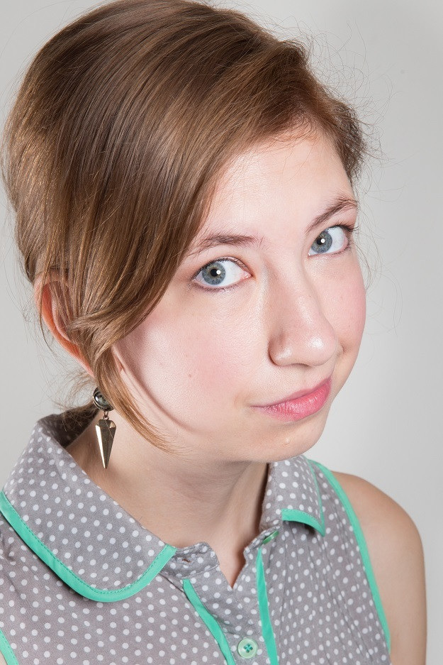 Liesel Hanson backdrop