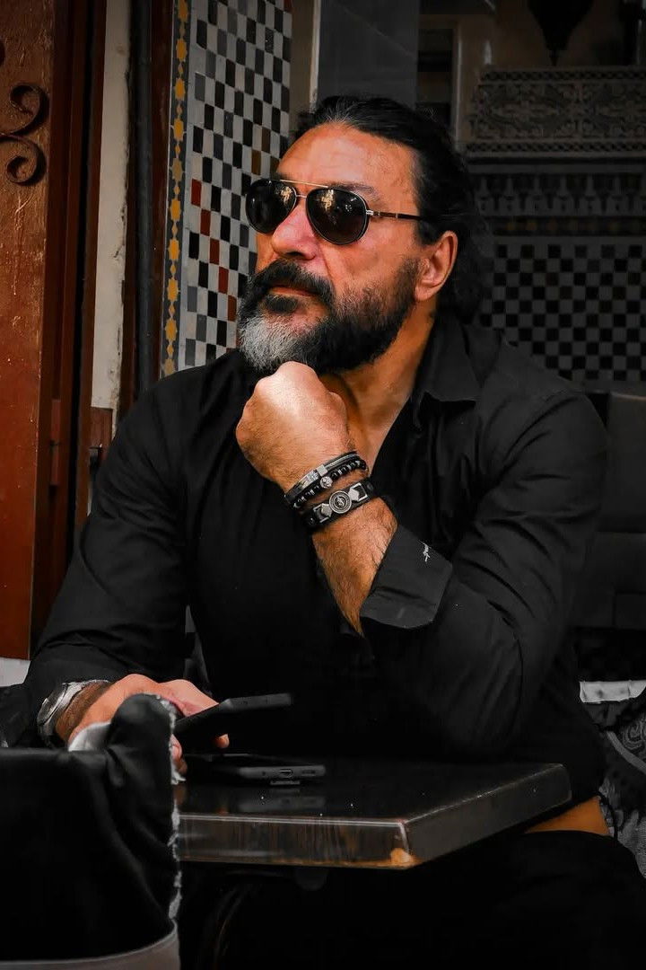 Younes Benzakour backdrop