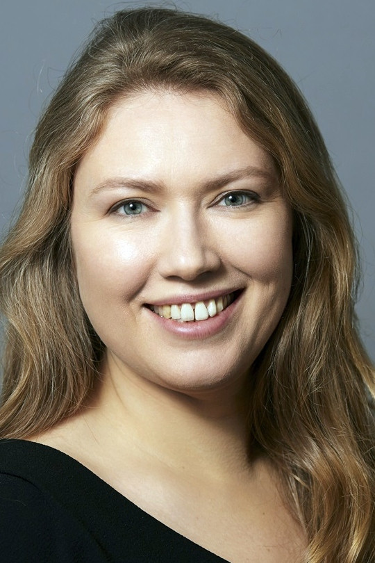 Agathe L'Huillier backdrop