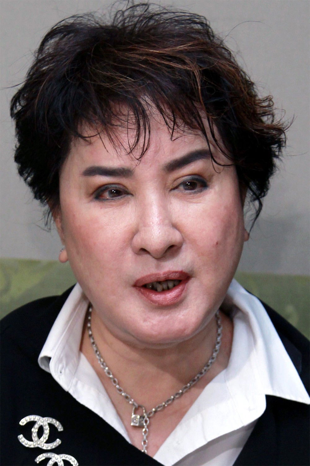 Yang Li-Hua backdrop