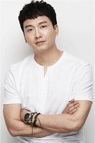 Jung Eun-Chan backdrop