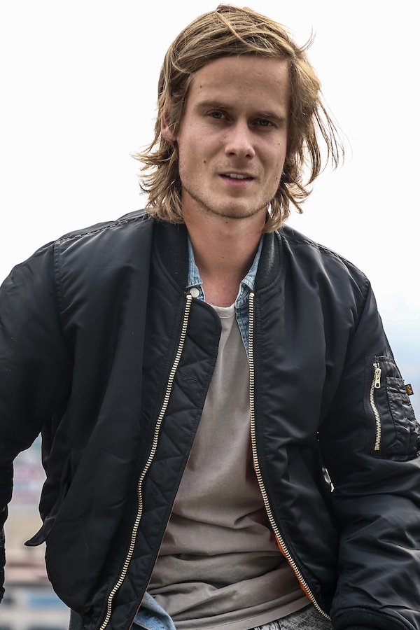 Eivaut Rischen backdrop