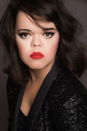 Juliana Caldas backdrop