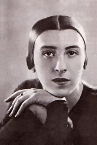 Yelena Ilyushchenko backdrop