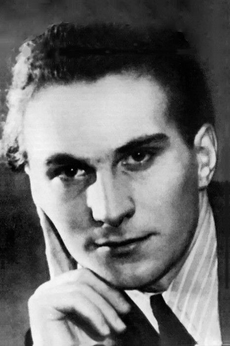 Aleksandr Lapauri backdrop