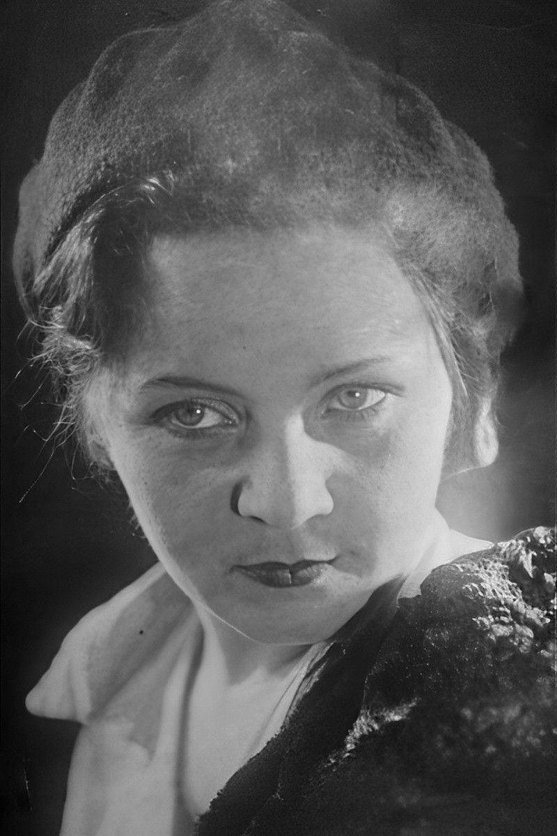 Mili Taut-Korso backdrop