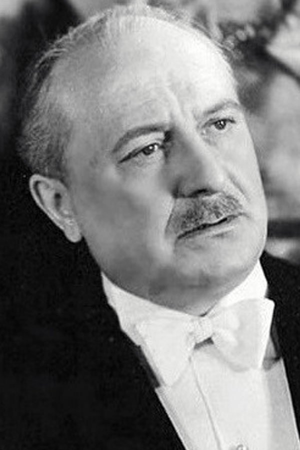 Júlio C. Traversa backdrop