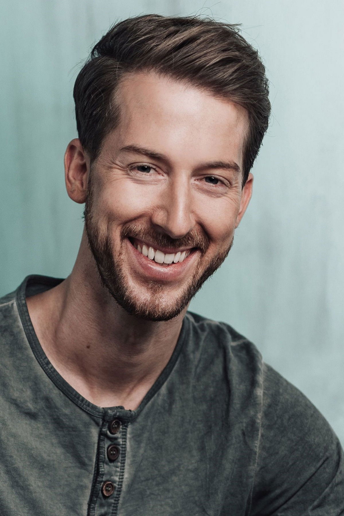 Mathias Horn backdrop