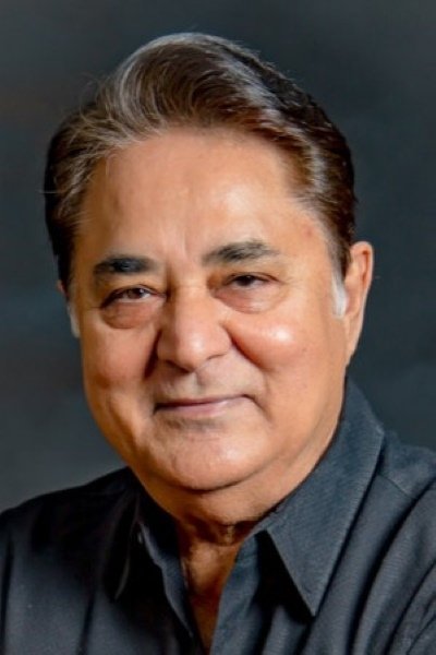 Noor Naghmi backdrop