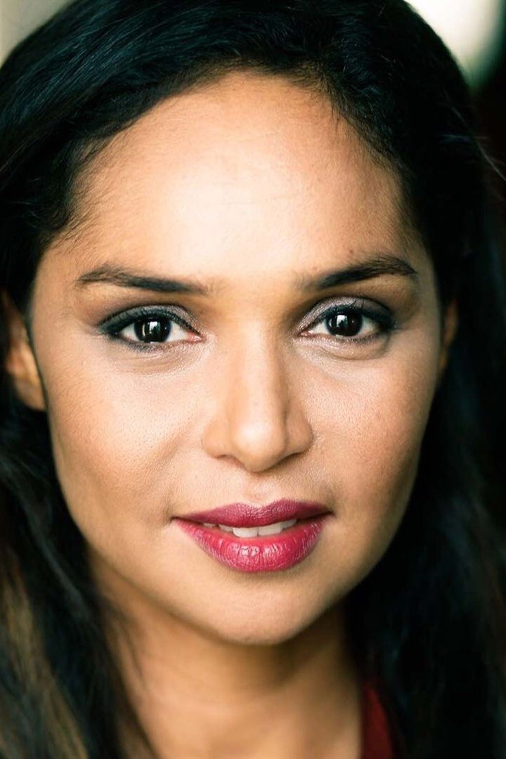 Leyla Doriane backdrop