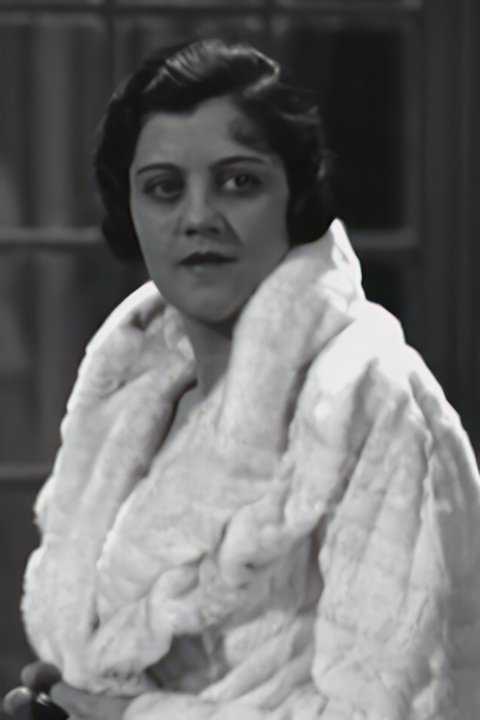 Simone Deguyse backdrop