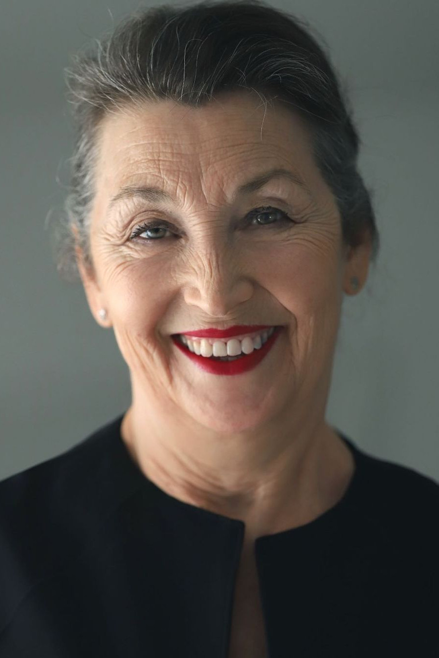 Tülay Bekret backdrop