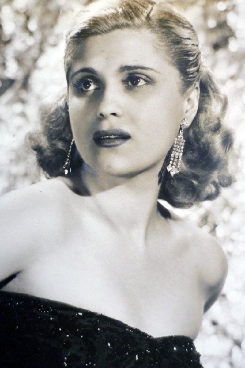 Carmen del Moral backdrop