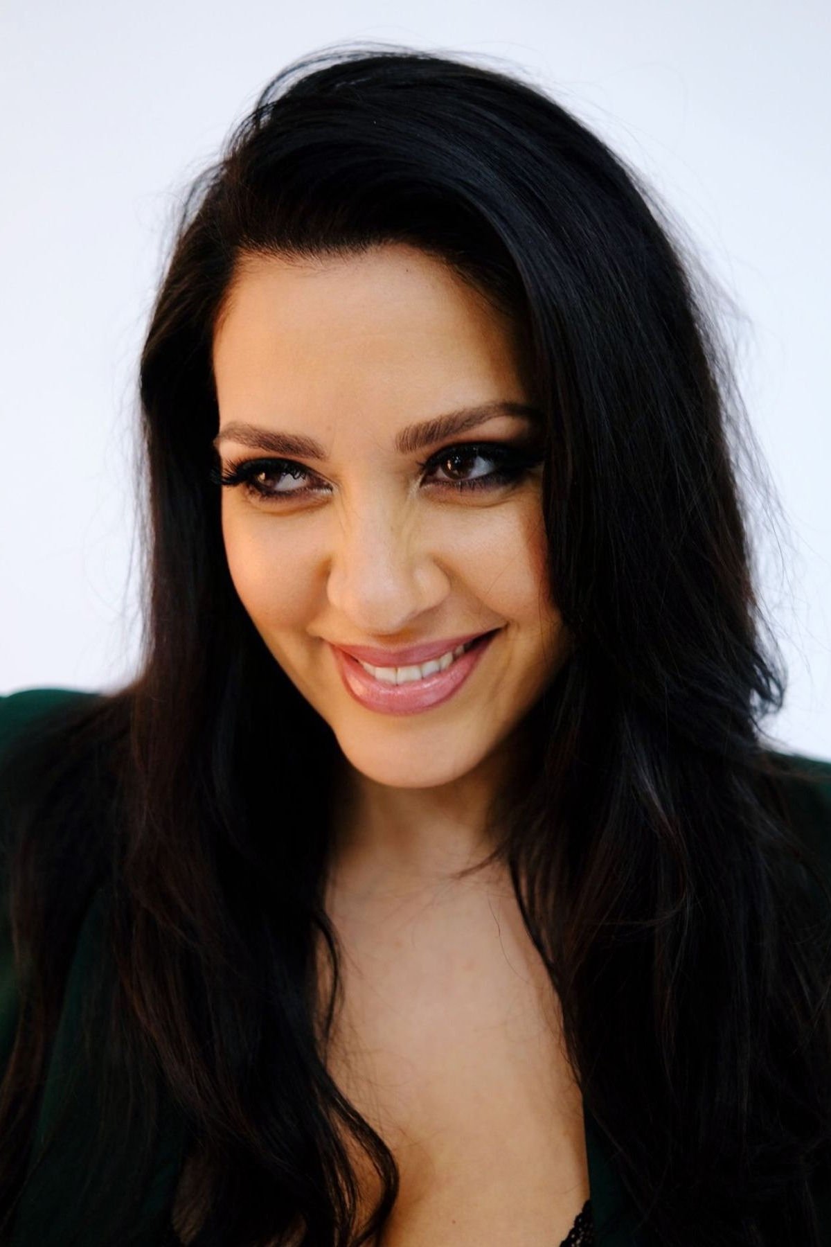 Jasmin Shakeri: Jasmin Shakeri backdrop